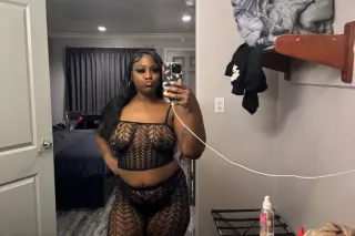 Beauty W/ The Booty 🩷💦 - 24 - Image 1